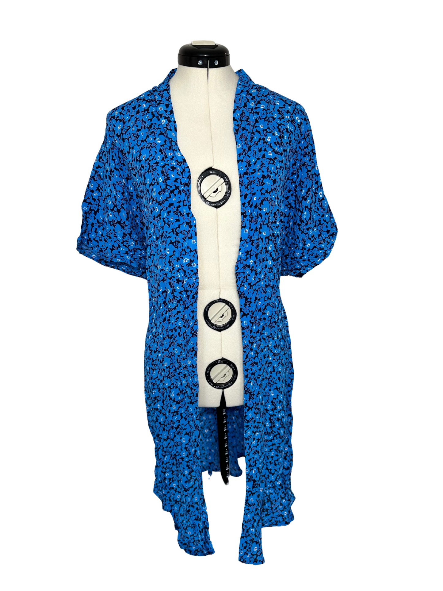Blå kimono med blomsterprint